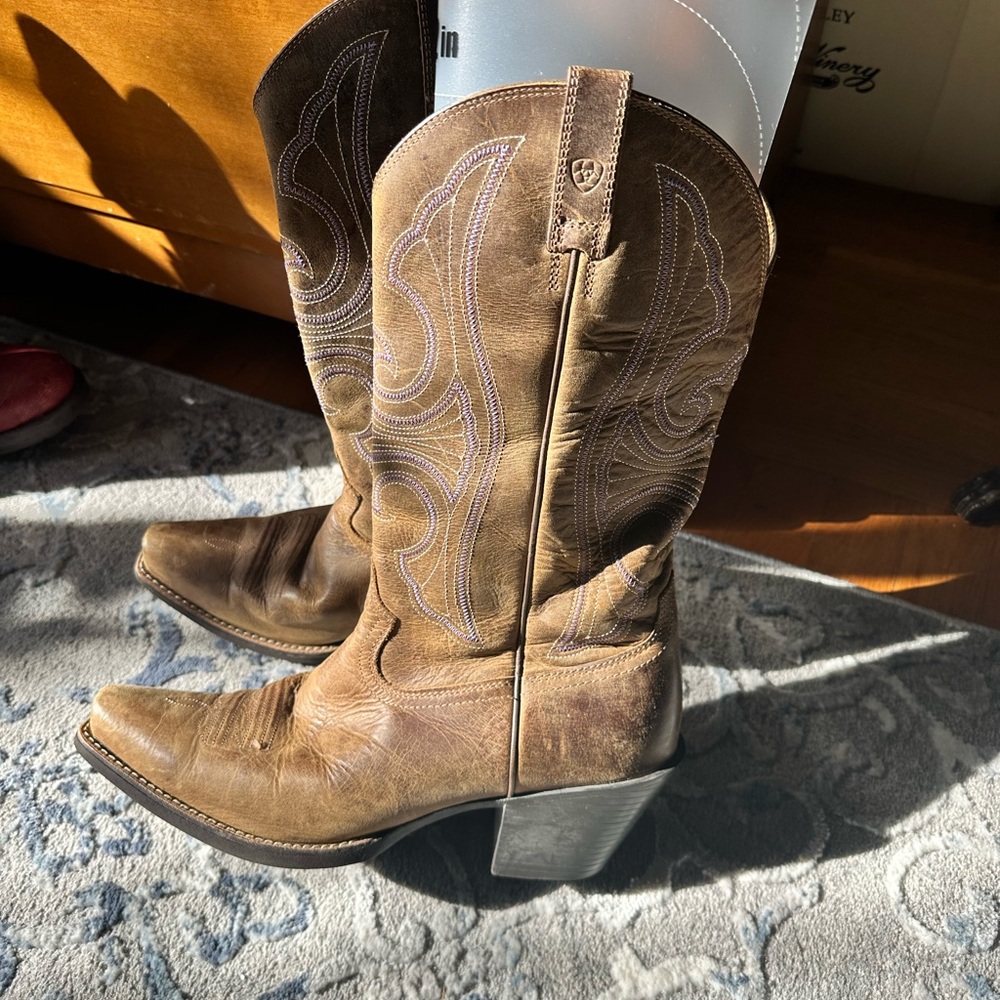 Ariat “Gently Used” Ladies Cowboy Boots